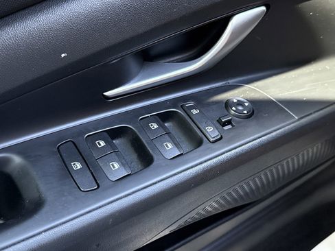 Certified 2022 Hyundai Elantra SEL image 15