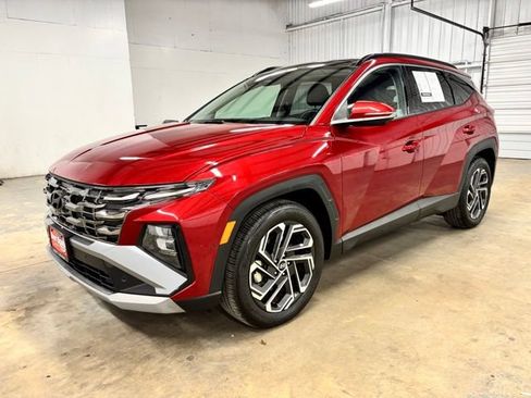Certified 2025 Hyundai Tucson Limited FWD image 3