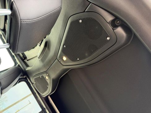 Used 2025 Jeep Gladiator Rubicon image 12