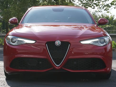 Used 2018 Alfa Romeo Giulia Ti Sport w/ Quick Order Package 22U Sport RWD image 2
