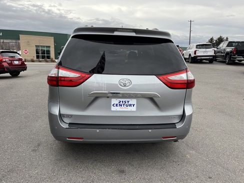 Used 2017 Toyota Sienna Limited image 14