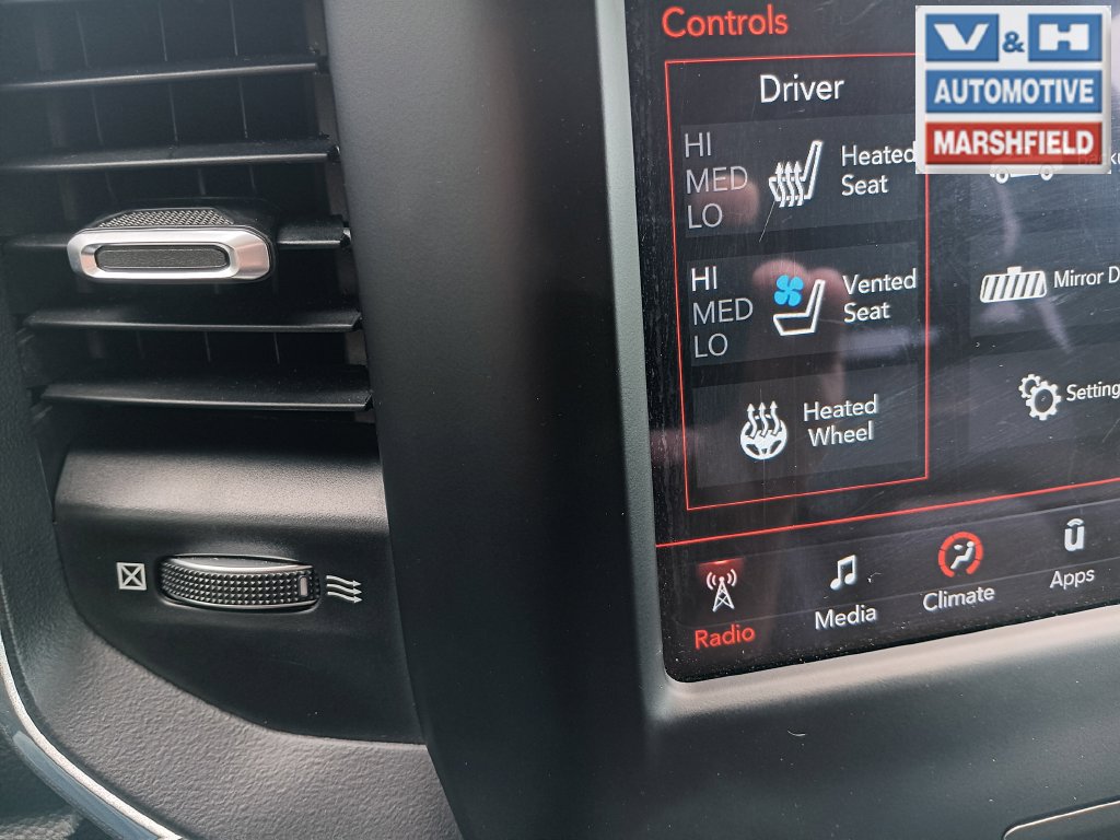 Used 2020 RAM 1500 Laramie w/ Sport Appearance Package AWD/4WD image 18