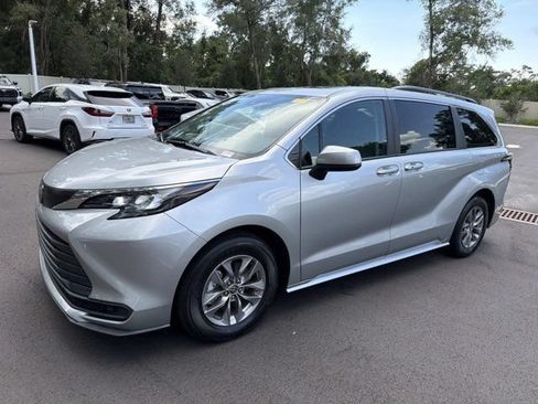 Certified 2024 Toyota Sienna LE w/ LE Plus Package AWD/4WD image 5