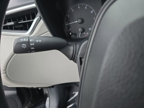 Used 2023 Toyota Corolla Cross L image 25