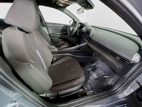 Certified 2025 Hyundai Elantra Sport image 26