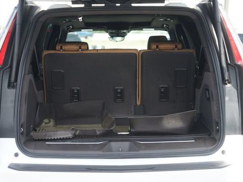 Used 2024 Cadillac Escalade ESV Premium Luxury w/ Performance Package AWD/4WD image 35