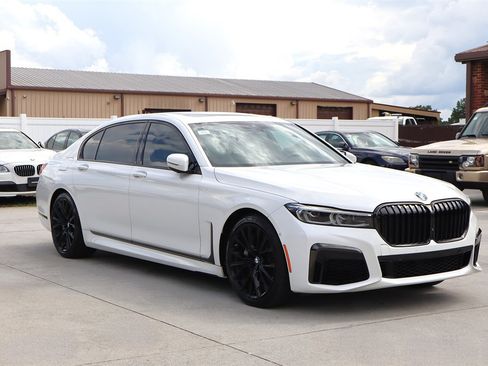 Used 2020 BMW 740i w/ M Sport Package RWD image 9