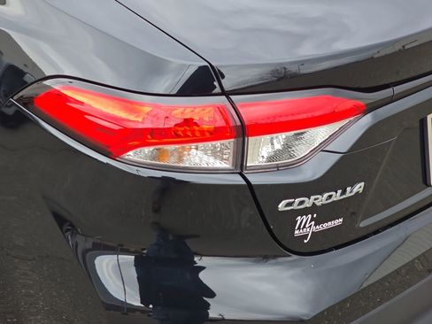 Used 2025 Toyota Corolla LE image 39