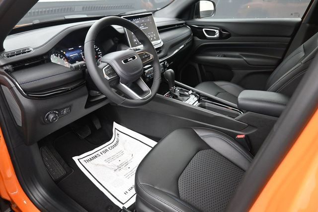 Used 2026 Jeep Compass Latitude AWD/4WD image 5
