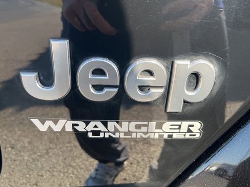 Used 2018 Jeep Wrangler Unlimited Sahara image 52