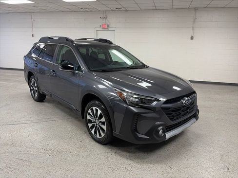 Used 2025 Subaru Outback Limited w/ Popular Package #2 AWD/4WD image 2