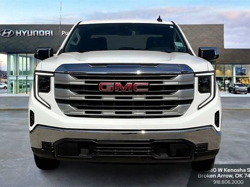 Used 2024 GMC Sierra 1500 SLE image 3