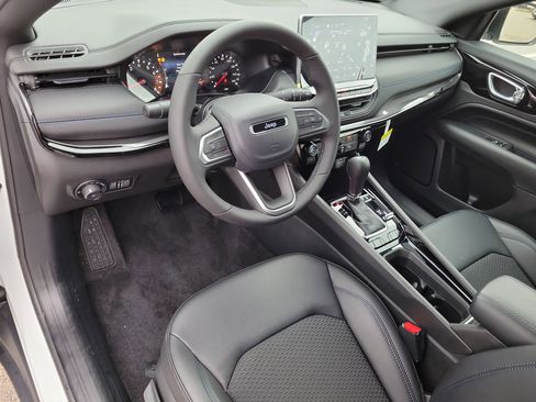 New 2026 Jeep Compass Latitude image 16