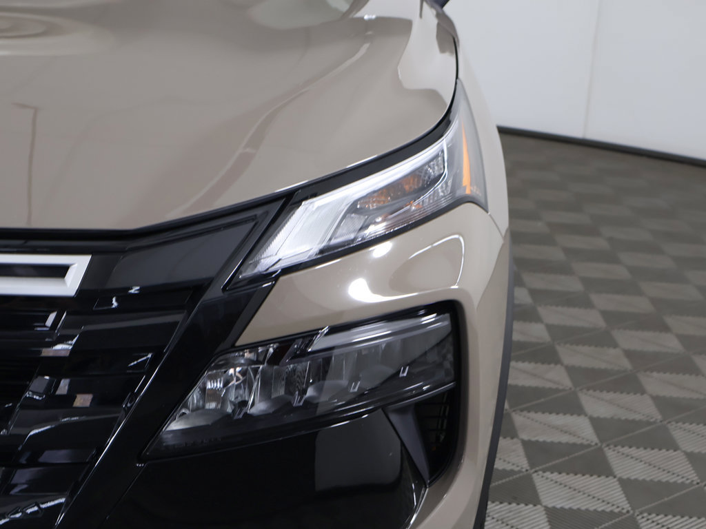 Used 2026 Nissan Rogue SV AWD/4WD image 13