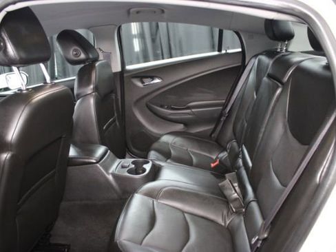 Used 2016 Chevrolet Volt LT w/ Comfort Package image 21