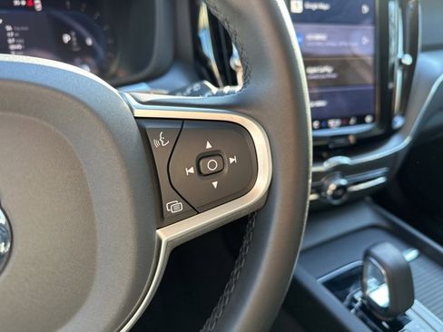 Certified 2025 Volvo XC60 B5 Core image 28