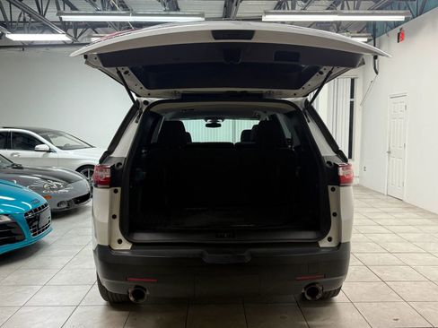 Used 2021 Chevrolet Traverse LS image 19