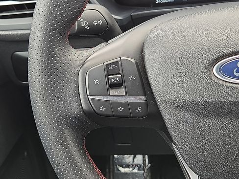 Used 2025 Ford Escape ST-Line FWD image 18