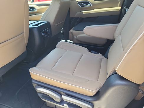 Used 2021 Chevrolet Suburban Premier image 13