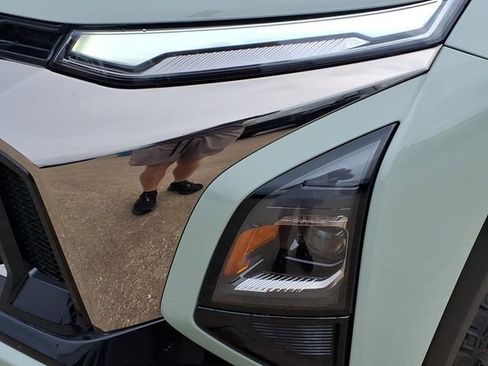 Used 2026 Chevrolet Equinox ACTIV AWD/4WD image 9