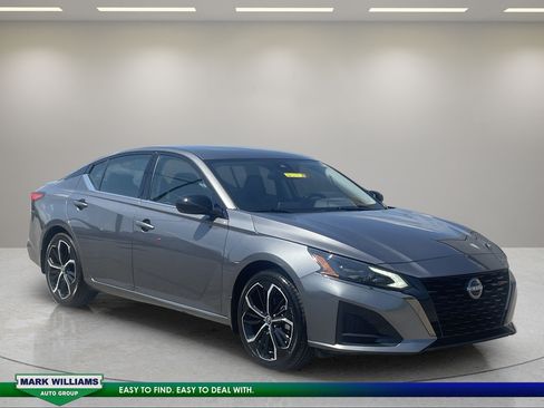Used 2025 Nissan Altima 2.5 SR FWD image 1