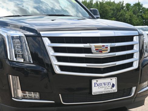 Used 2019 Cadillac Escalade Luxury RWD image 28