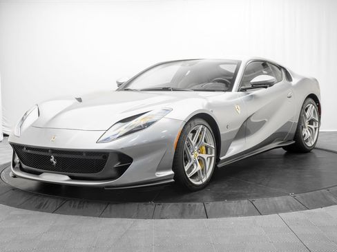Used 2020 Ferrari 812 Superfast RWD image 3