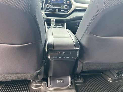 Used 2022 Toyota Highlander LE AWD/4WD image 29