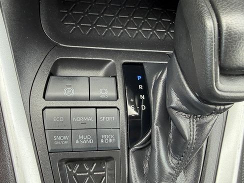 Used 2024 Toyota RAV4 LE AWD/4WD image 43