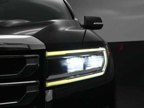 Used 2021 GMC Acadia SLT FWD image 16