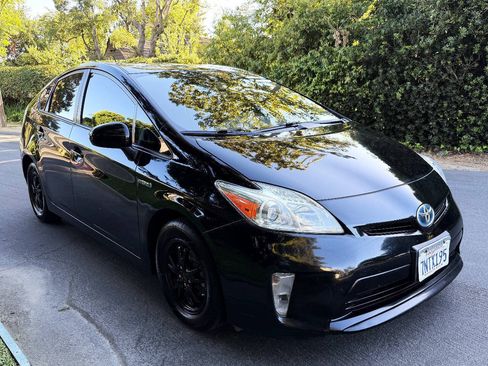 Used 2015 Toyota Prius Two w/ Preferred Accessory Package FWD image 8