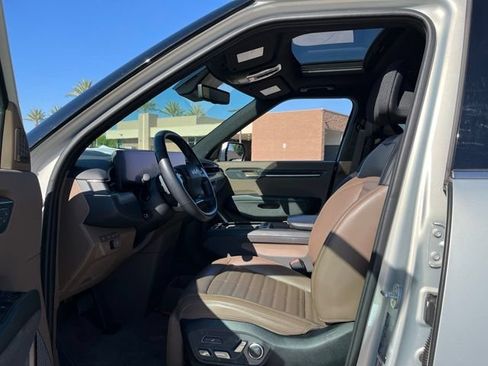 Used 2024 Kia EV9 Land AWD/4WD image 11