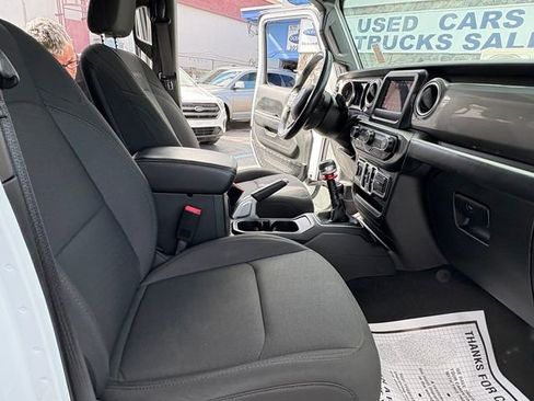 Used 2018 Jeep Wrangler Unlimited Sahara AWD/4WD image 23