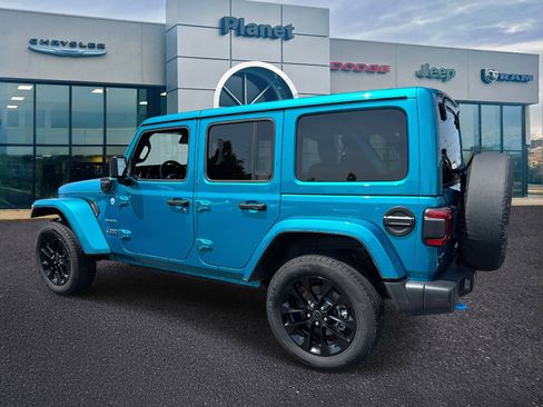 Used 2024 Jeep Wrangler Unlimited Sahara w/ Technology Group image 3