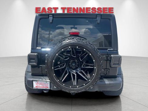 Used 2023 Jeep Wrangler Rubicon w/ Cold Weather Group AWD/4WD image 4