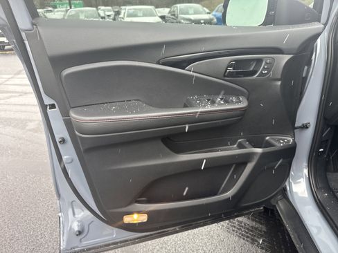 Used 2025 Honda Passport Black Edition image 6