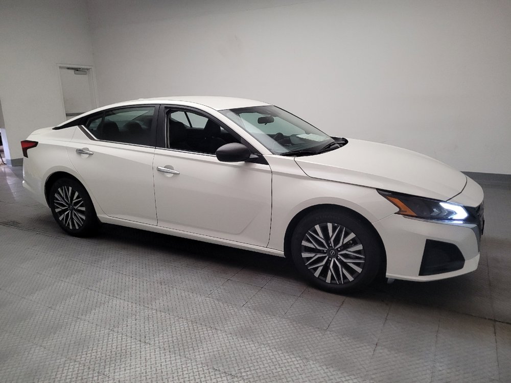 Used 2025 Nissan Altima 2.5 SV FWD image 11