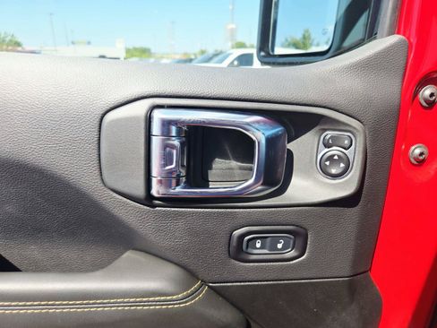Used 2025 Jeep Wrangler Unlimited Sahara AWD/4WD image 42