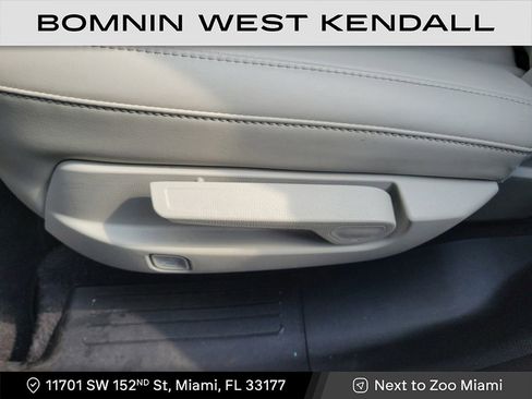 Used 2023 Kia Sorento SX image 13