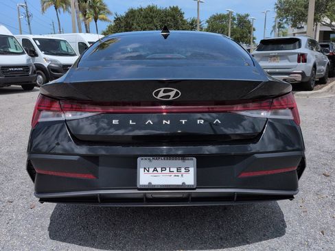 Used 2024 Hyundai Elantra SEL w/ Convenience Package FWD image 6