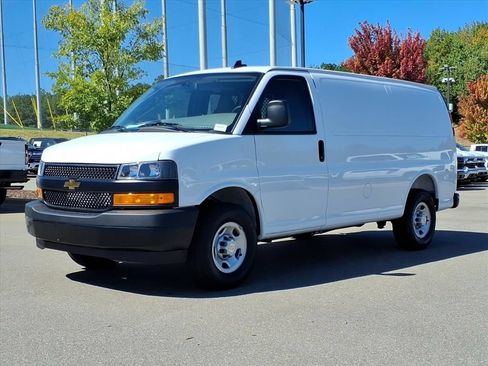 New 2026 Chevrolet Express 2500 w/ Driver Convenience Package RWD image 28