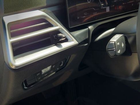 Used 2025 BMW 330i Sedan w/ Parking Assistance Package image 13