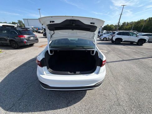 Used 2025 Volkswagen Jetta Sport FWD image 9