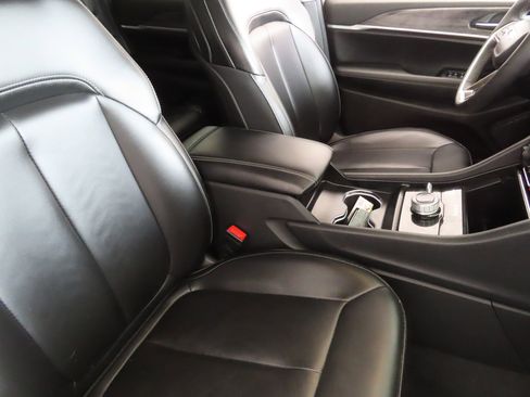 Used 2024 Jeep Grand Cherokee Limited image 28