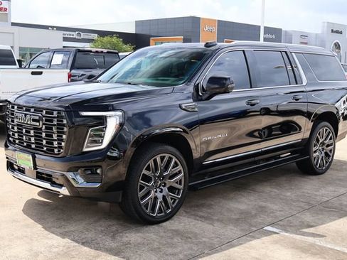 Used 2025 GMC Yukon XL Denali Ultimate AWD/4WD image 3