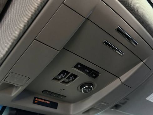 Used 2019 Chevrolet Suburban LT RWD image 23