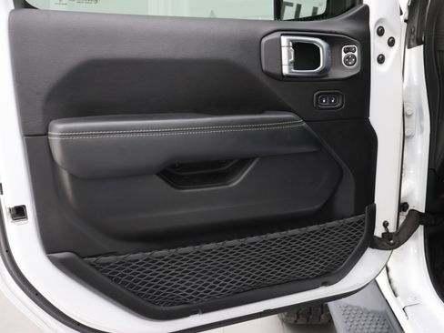 Used 2019 Jeep Wrangler Unlimited Sahara AWD/4WD image 37