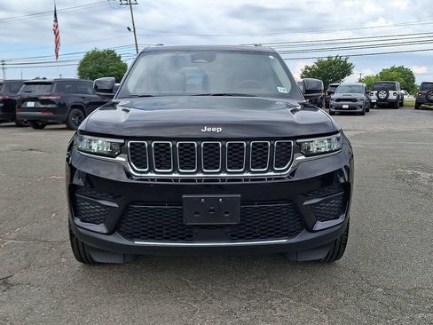 Used 2023 Jeep Grand Cherokee Laredo AWD/4WD image 5