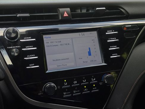 Used 2019 Toyota Camry LE FWD image 29