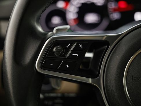 Certified 2023 Porsche Cayenne Coupe AWD/4WD image 31